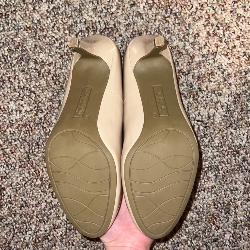 Tan Heels - Picture 2 of 2